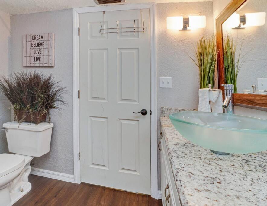 Hidden Couples Loft Retreat In Heights Foodie District Tampa Exterior photo