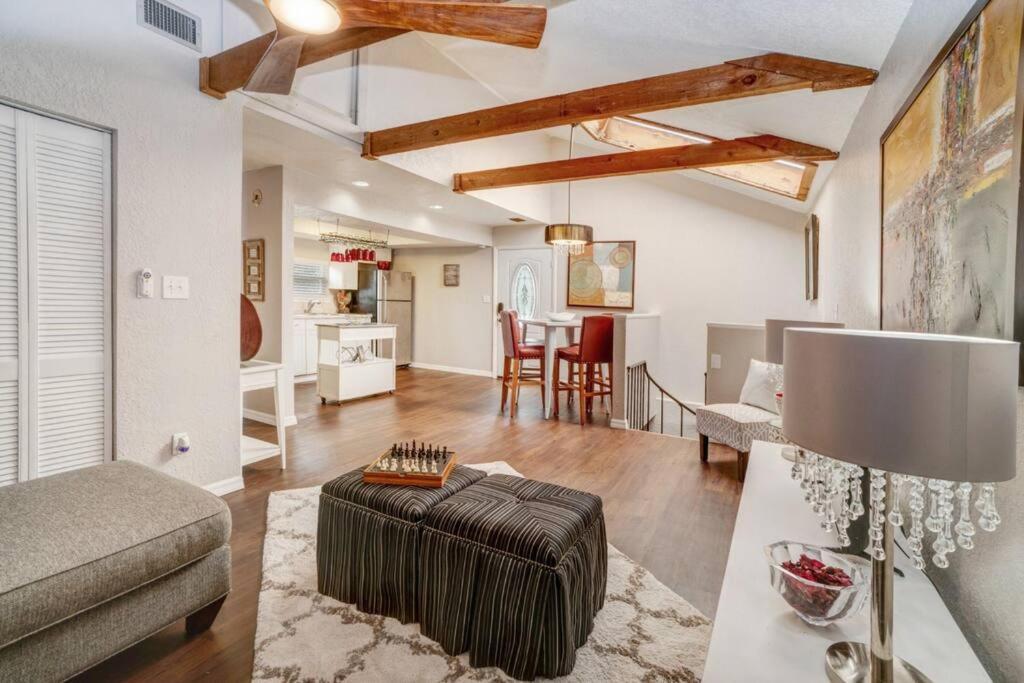 Hidden Couples Loft Retreat In Heights Foodie District Tampa Exterior photo